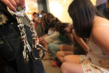 За продажу девушек в бордели Китая черниговцу грозит до 12 лет тюрьмы