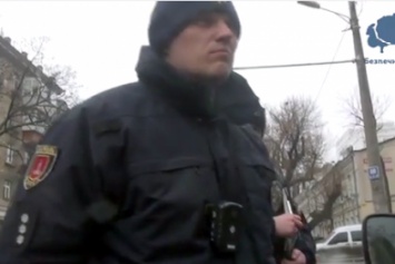 Матерщина и месть: Одесский полицейский "вляпался" в скандал (ВИДЕО)