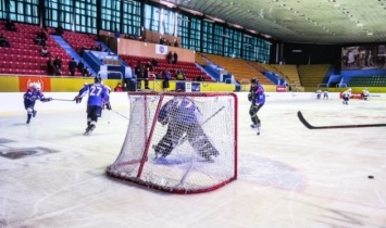 В Одессе определяют определяют чемпиона города по хоккею