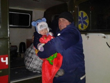 Николаевщина в снежном плену: спасатели «привели» медпомощь к роженице и больному двухлетнему мальчику