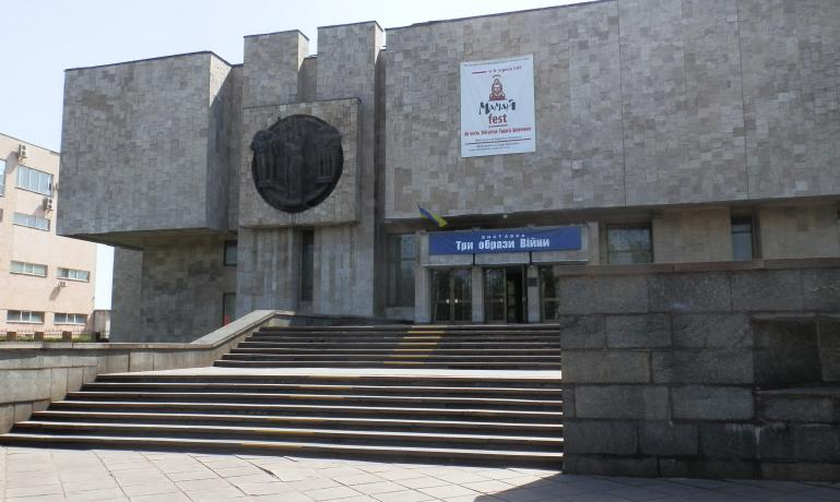 В музее Днепродзержинска проходит выставка «Икона во время войны»