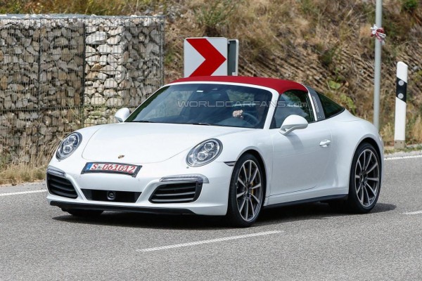 Шпионские фото обновленного Porsche 911 Targa