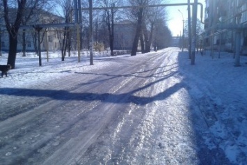 Зима застала врасплох: дороги Мирнограда превратились в каток
