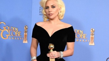 Она скоро лопнет: Леди Гага разочаровала своих поклонников, сильно набрав жирка (ФОТО)