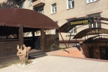 В Запорожье возле музыкальной школы незаконно построили кафе