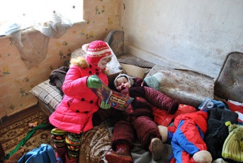 В Донецкой области две девочки едва не замерзли насмерть в собственном доме