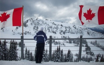 Пешком по снегу: мигранты из США бегут в Канаду