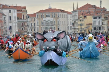 Две недели волшебства: в Венеции стартовал карнавал (ВИДЕО)