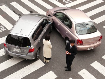 Эксперты считают, что почти 40% аварий происходит при въезде и выезде с парковки