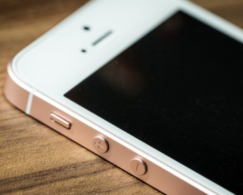 Приемником iPhone SE станет гаджет со стеклянным корпусом