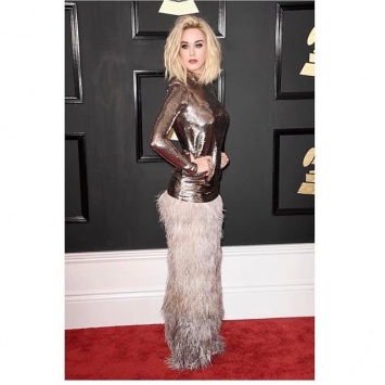 Поклонники Кэти Перри раскритиковали ее наряд на Grammy Awards
