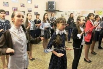 В добропольском ЦДЮТ прошло открытое занятие по теме: «Жанры вокальной музыки»