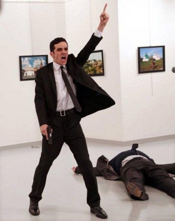 Победителем World Press Photo стал снимок убийства российского посла в Турции