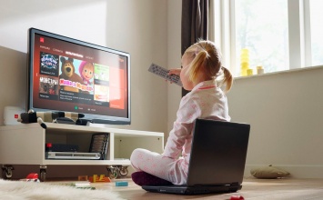 Сколько часов в день ребенку можно смотреть телевизор