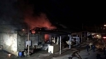Пожар на складах возле вокзала в Симферополе локализован - МЧС