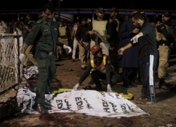 Количество погибших в результате теракта в Пакистане увеличилось до 13 человек