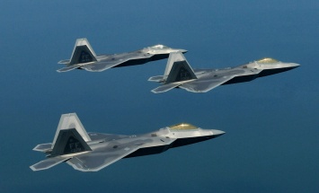 США перебросят для учений в Южную Корею атомную подлодку и истребители F-22
