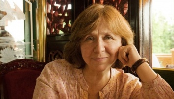 Алексиевич заплатила в Беларуси 197 тысяч евро налога на Нобелевскую премию
