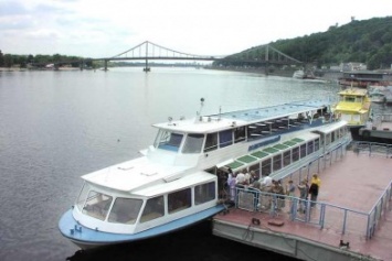 В Киеве запустят городской речной транспорт