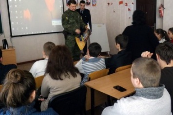 В Мирноградской ОШ №10 правоохранители местного отделения полиции провели урок правового характера