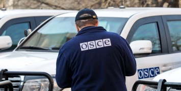 Боевики «ДНР» отпугнули автоматным огнем наблюдателей ОБСЕ, обнаруживших спрятанный танк