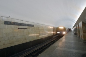 Харьковчане требуют установить в метро ограждения от самоубийц