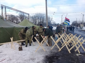В штабе блокады заявляют о блокировании трех железнодорожных веток на Донбассе