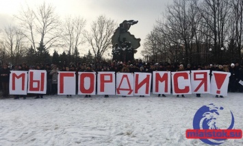 Луганск и Донецк захлестнули митинги. Появились фото