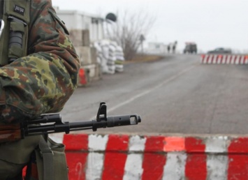 Луганчане вынуждены по 8 часов стоять в очередях, чтобы попасть в Станицу Луганскую