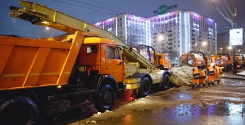 Сегодня на расчистку московских дорог вывели около 10 тысяч единиц спецтехники