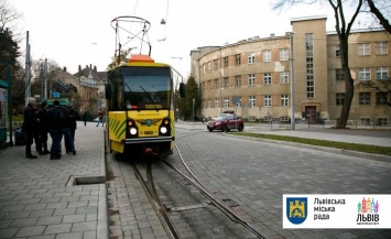 Во Львове произошла авария на водопроводе, ряд трамваев курсирует по измененным маршрутам