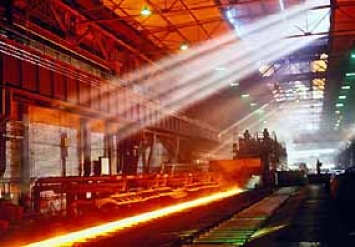 Алчевский меткомбинат ИСД приостановил работу из-за нехватки ЖРС вследствие блокады железной дороги на линии разграничения