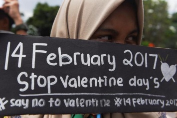 В Индонезии несколько регионов запретили День святого Валентина