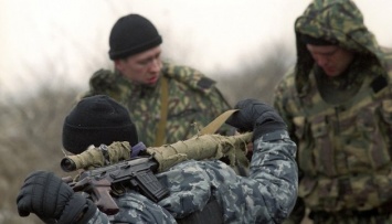 Россия укрепляет передовую на Донбассе танками и "Градами" - ИС
