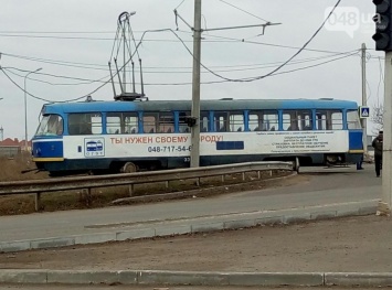 На окраине Одессы трамвай сошел с рельс