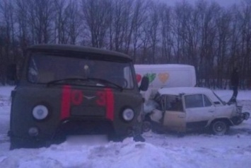 Тройное ДТП в Харьковской области: "копейка" выехала на встречную полосу и врезалась в микроавтобус, погиб один человек (ФОТО)