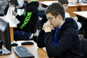 Школьники из Каменского заняли призовые места на областной олимпиаде по информатике