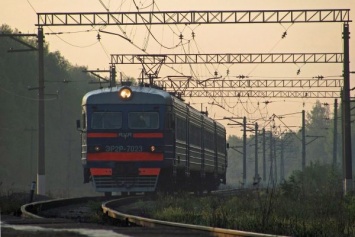 В Закарпатье крутое ДТП: поезд на скорости смел со своего пути автомобиль