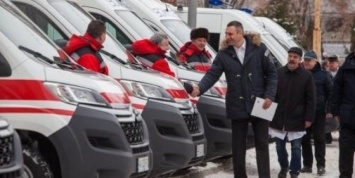 Кличко передал 15 автомобилей скорой помощи
