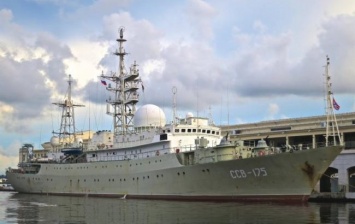 Разведывательный корабль РФ зафиксирован у базы подлодок США