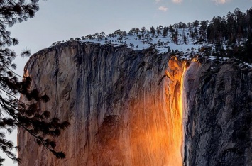 В США вновь появился «огненный водопад»