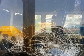 В Абхазии забросали камнями автобус с российскими туристами