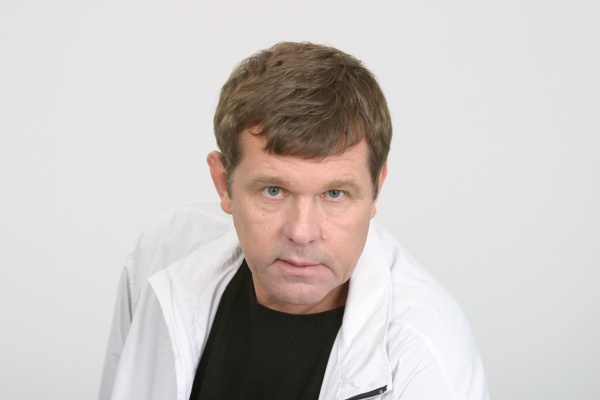 Шансонье Александру Новикову сломали руку во время драки