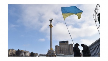 Украинцы просят Порошенко сбросить на Крым 100 млрд фальшивых рублей и заставить депутатов крутить педали
