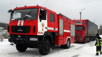В Луганской области из-за снегопада застряли на трассе почти 50 автомобилей