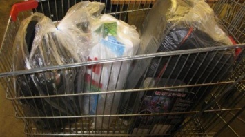 В Киеве вор " обчистил" супермаркет на глазах у охранника (фото)