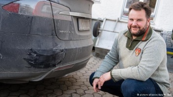 Tesla отремонтирует автомобиль немца, спасшего человека на автобане