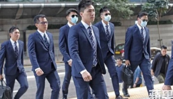 В Гонконге посадили полицейских за избиение протестующего
