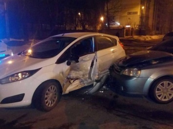 Пострадал пассажир: в Харькове такси попало в ДТП
