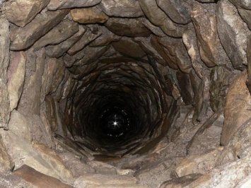 На Тернопольщине в 20-метровом колодце спасатели обнаружили страшную находку